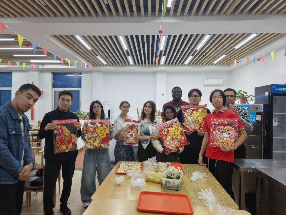 品闽源年味 赏中华非遗——三明学院校外籍师生在三明欢度温馨中国年